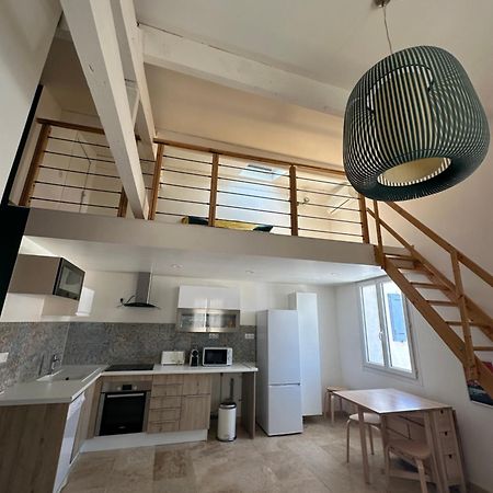 Appartement Avec Vue Sur L Eglise Des Saintes Buitenkant foto