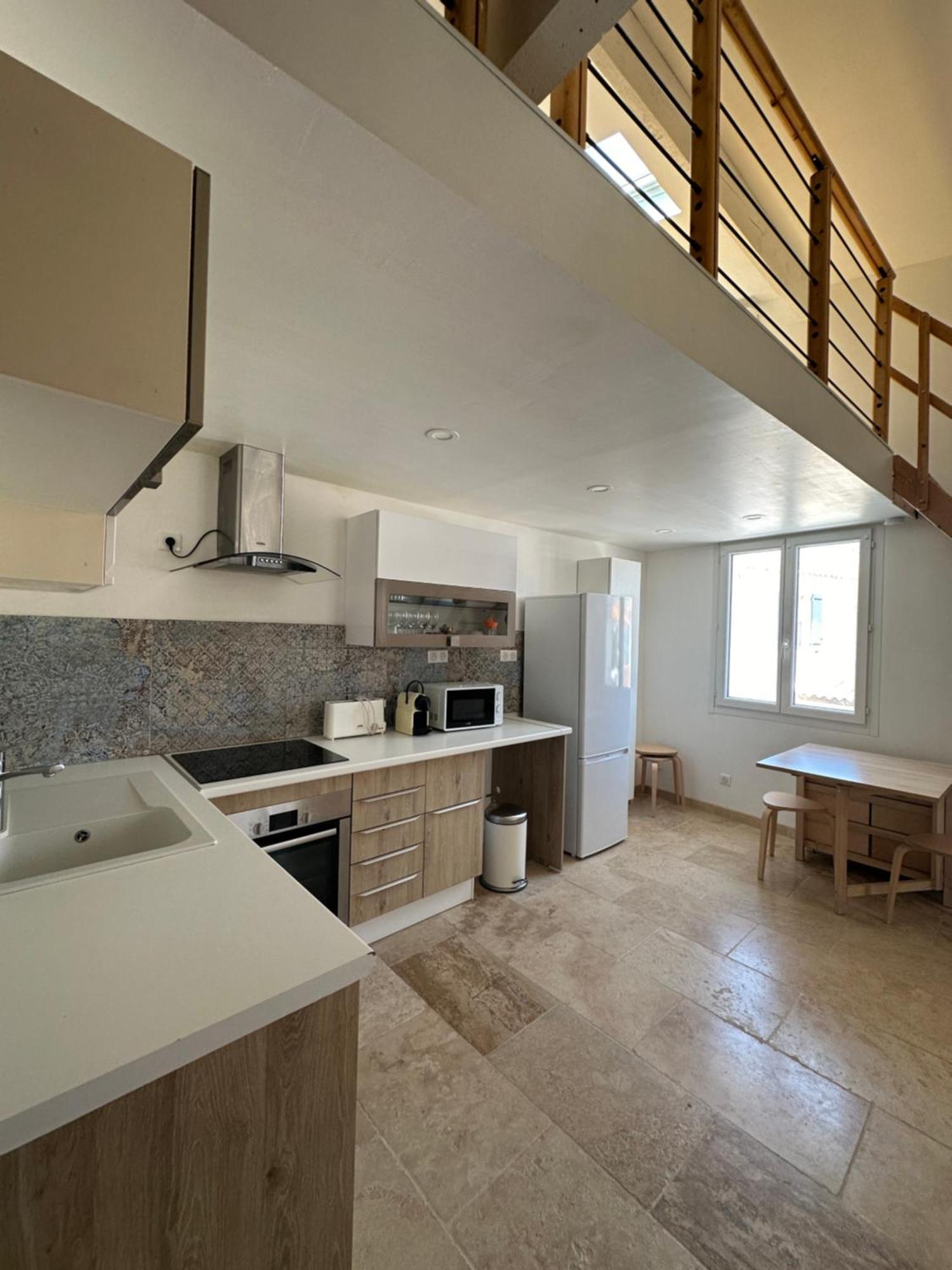 Appartement Avec Vue Sur L Eglise Des Saintes Buitenkant foto