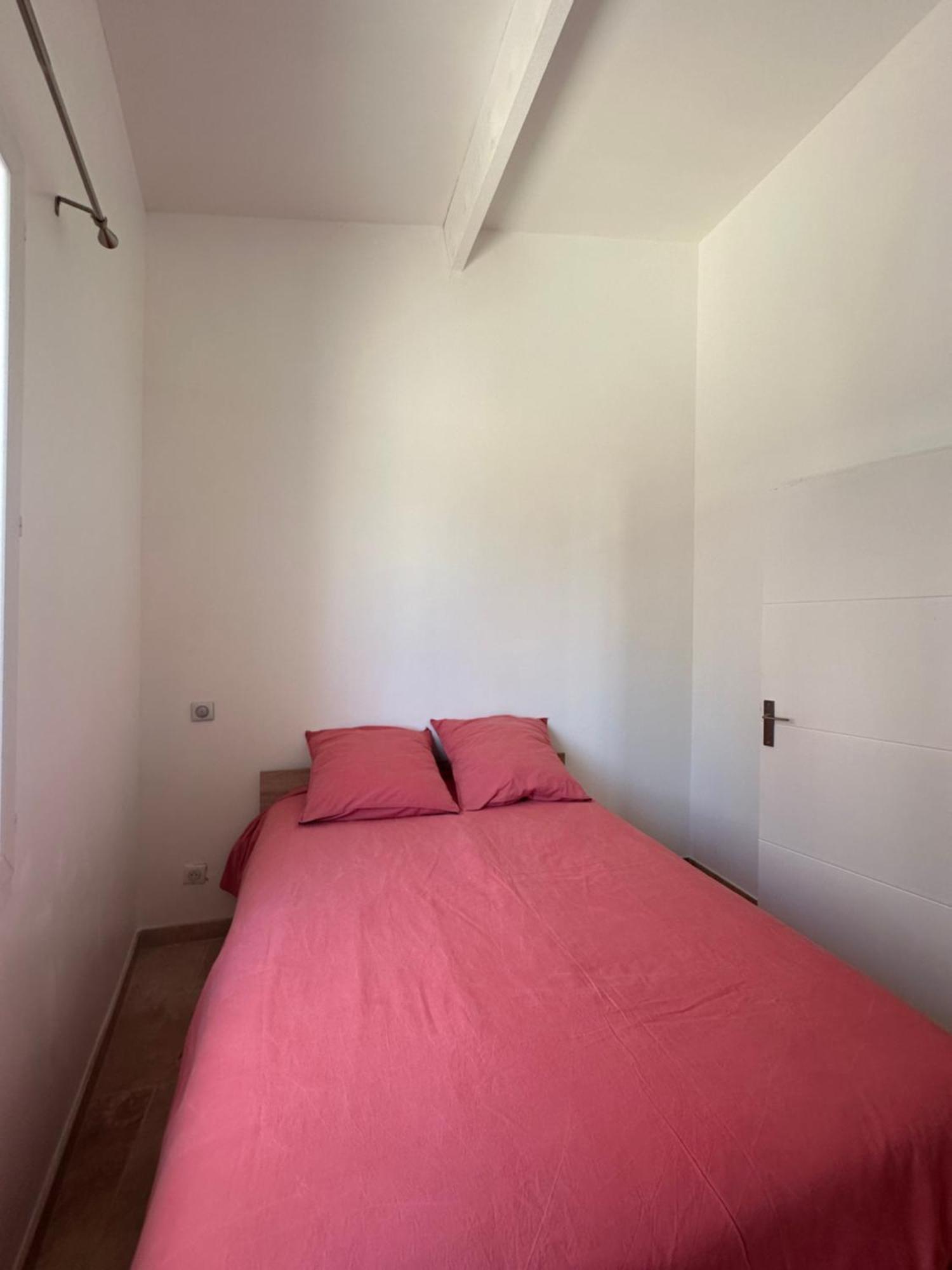 Appartement Avec Vue Sur L Eglise Des Saintes Buitenkant foto