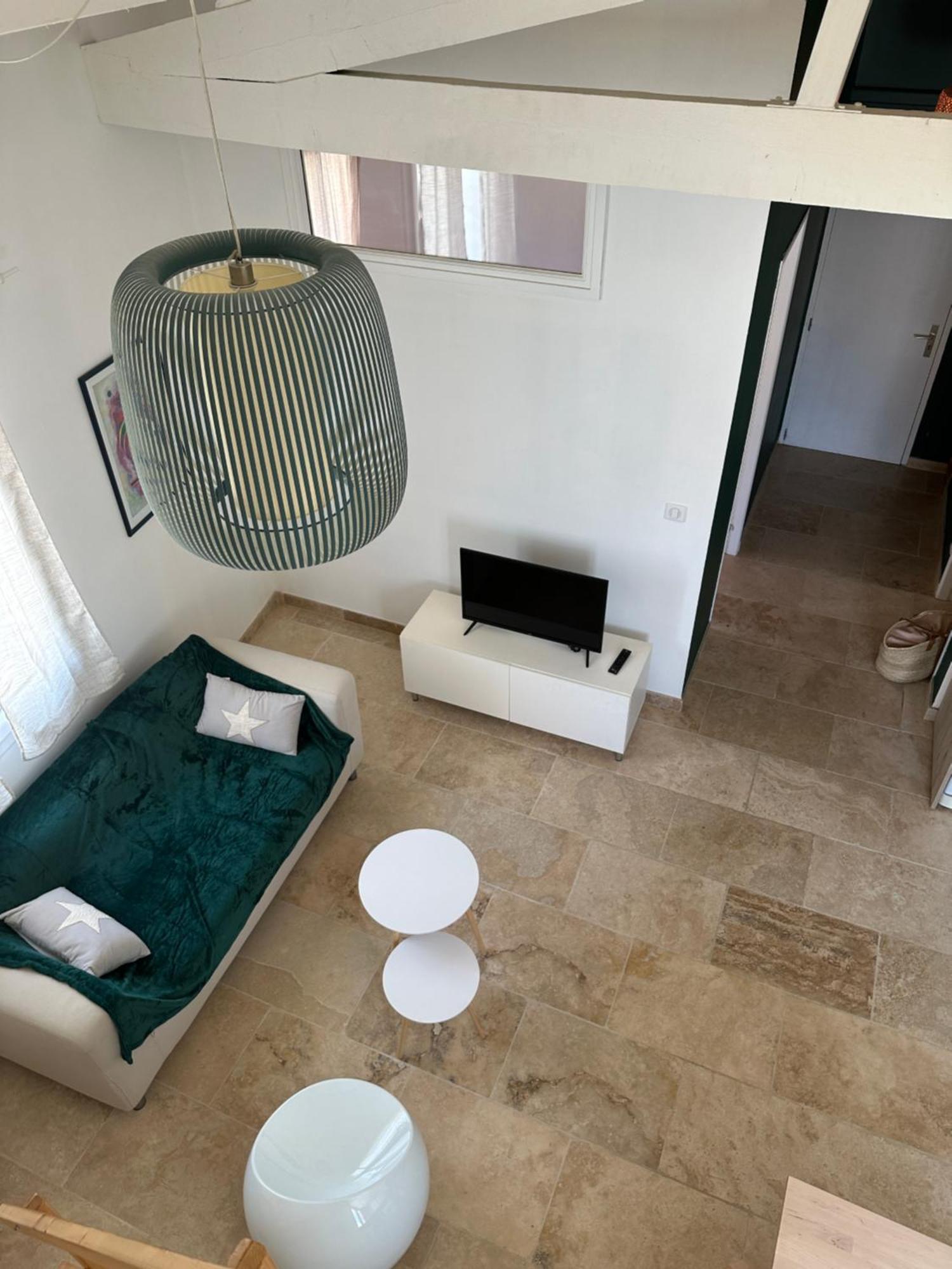 Appartement Avec Vue Sur L Eglise Des Saintes Buitenkant foto