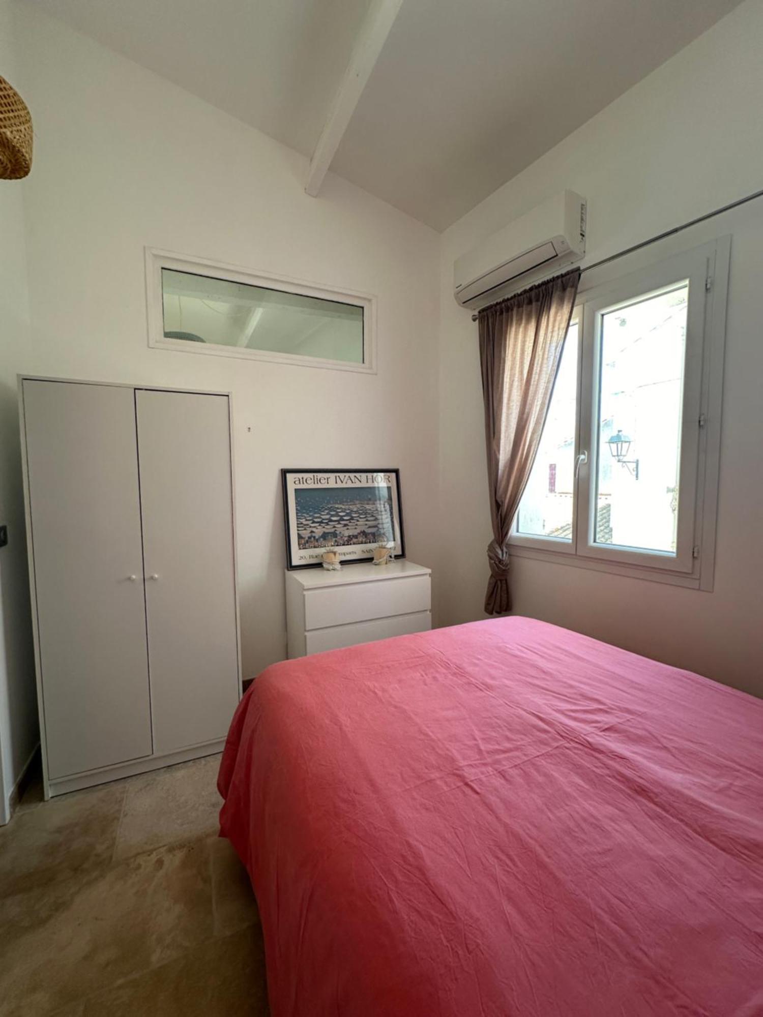 Appartement Avec Vue Sur L Eglise Des Saintes Buitenkant foto