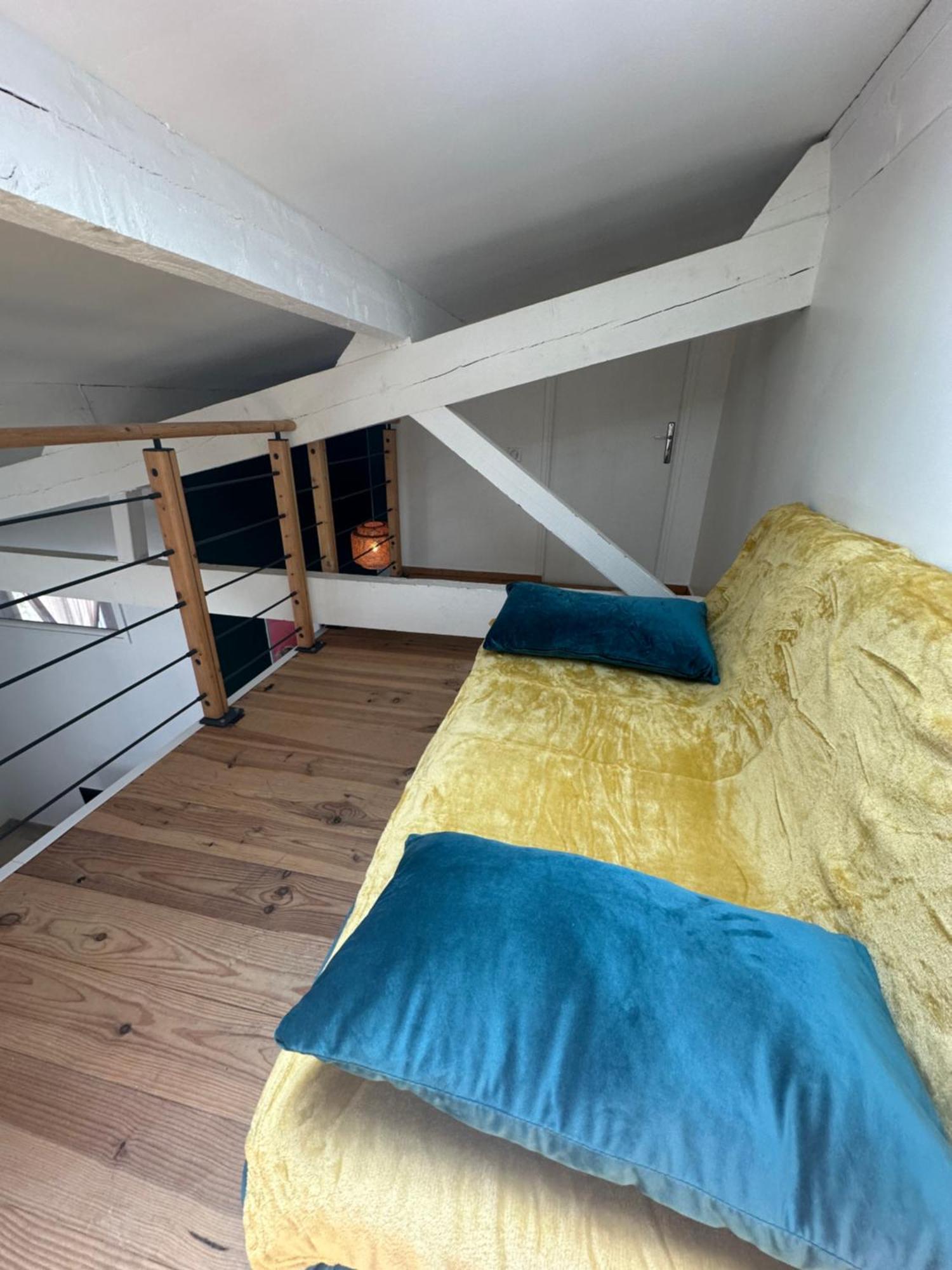 Appartement Avec Vue Sur L Eglise Des Saintes Buitenkant foto