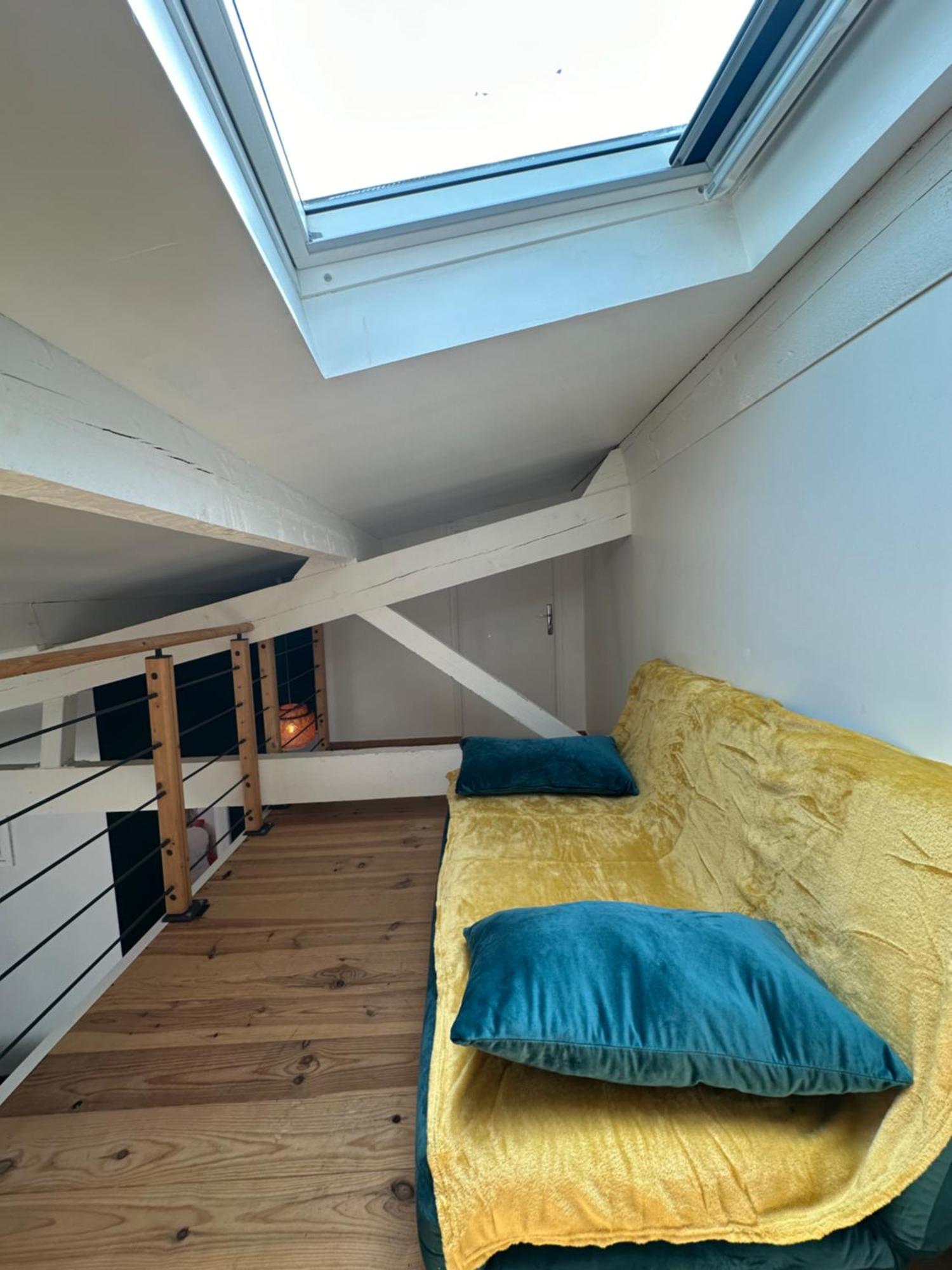 Appartement Avec Vue Sur L Eglise Des Saintes Buitenkant foto
