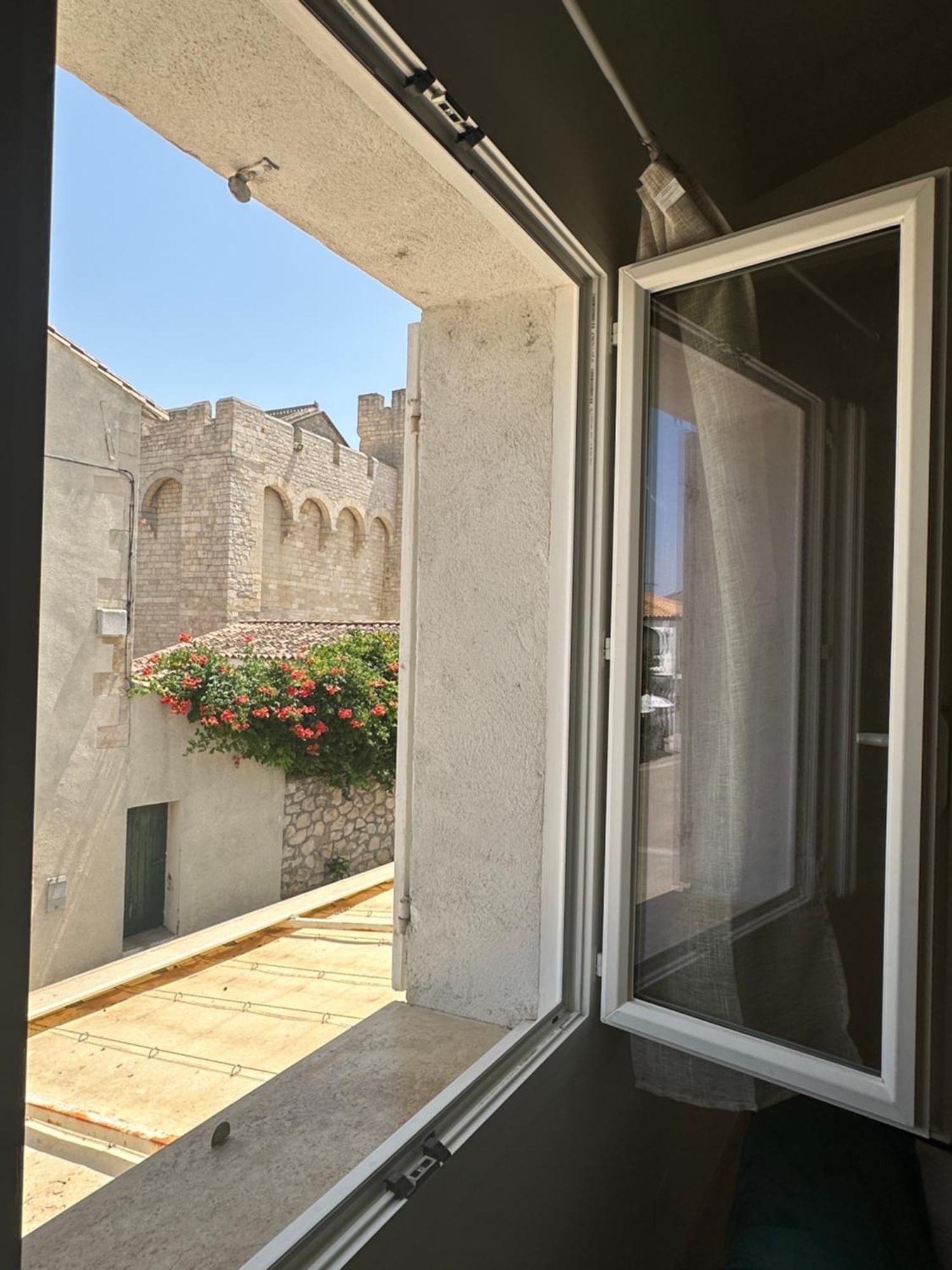 Appartement Avec Vue Sur L Eglise Des Saintes Buitenkant foto